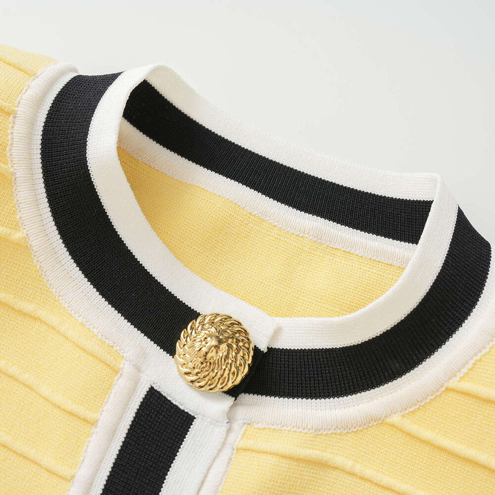 2026 Summer Color blocked Round neck Short sleeved Top Skirt High end Style Elegant Metal Buckle Knitted Set for Women