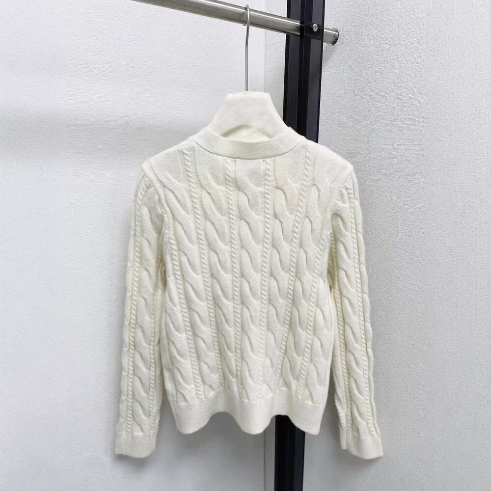 Designer's V-neck 3D knitted cardigan wool sweater for autumn and winter 2025, new casual and simple women's sports jacket