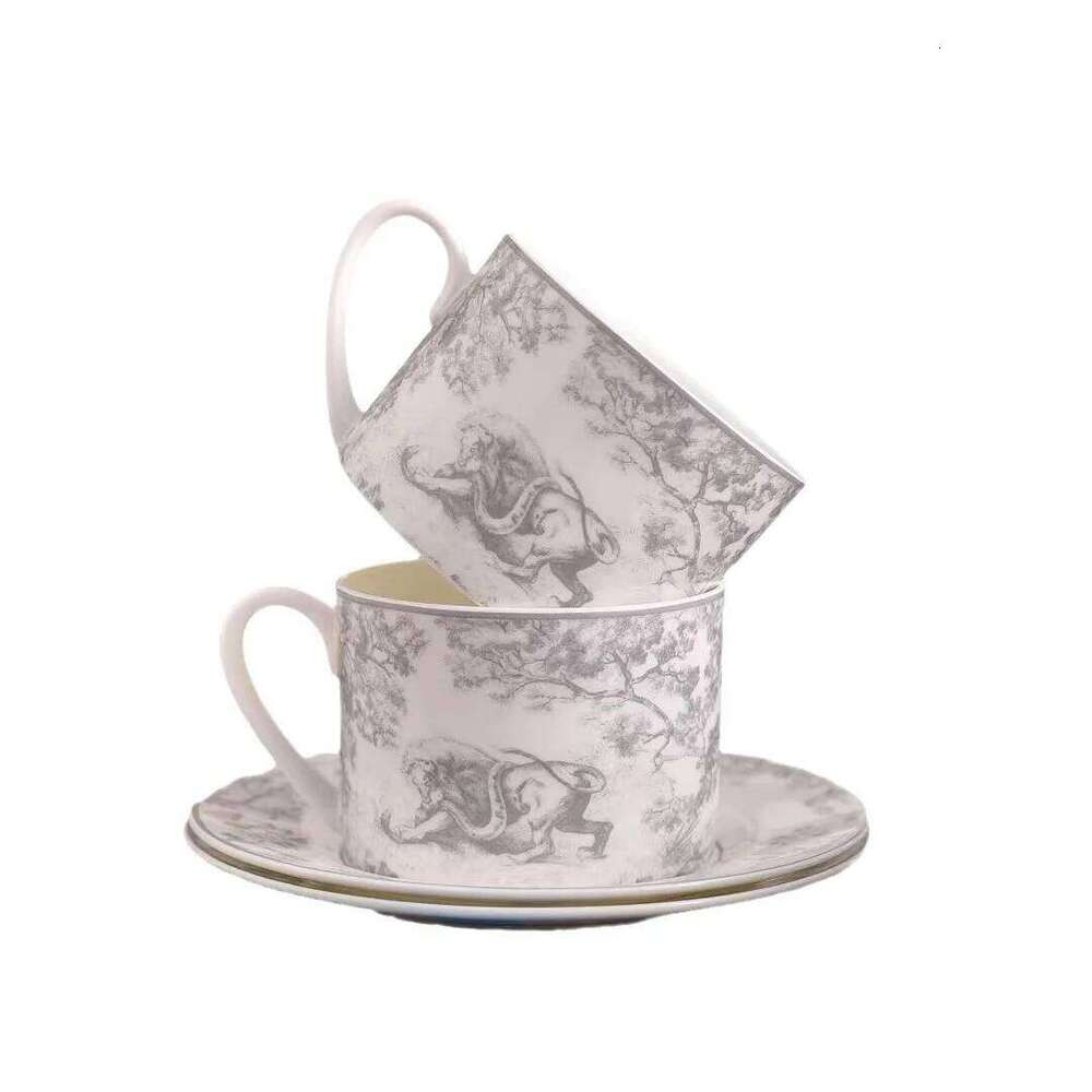 European Luxury Home Bone China and Saucer Afternoon Best Friend Red Gift Coffee Mugs Tea Cup Set 26W0211