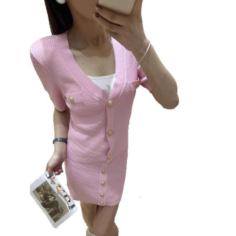 2026 New Designer's Top 100 Round Neck Pattern Knitted Long Sleeve Top with Metal Buckle Skirt