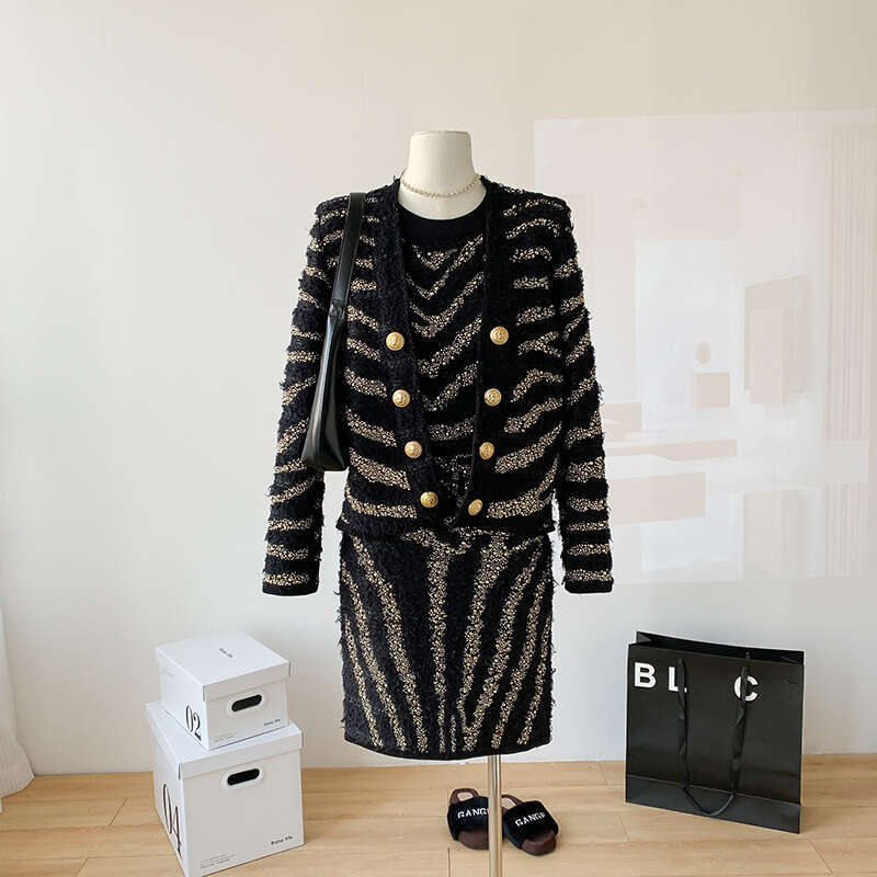 2026 New Luxury Social Embroidered Diamond Inlaid Metal Buckle Jacket Tight Skirt Two Piece Set for Women