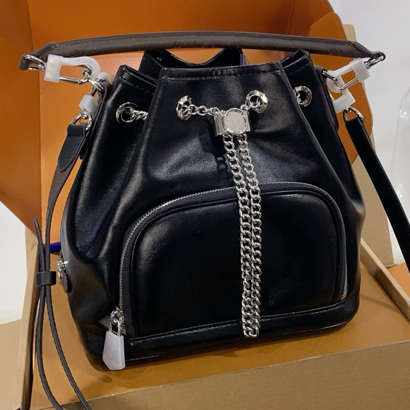 Fashion Bucket Bag Women Drawstring Bag Solid Color Black Leather Design with Detachable Shoulder Strap Outdoor Shoulder Bag