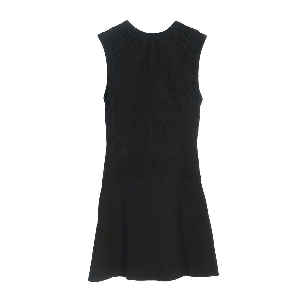2026 women's round neck solid color slim and elegant autumn and winter new style French sleeveless vest A-line dress