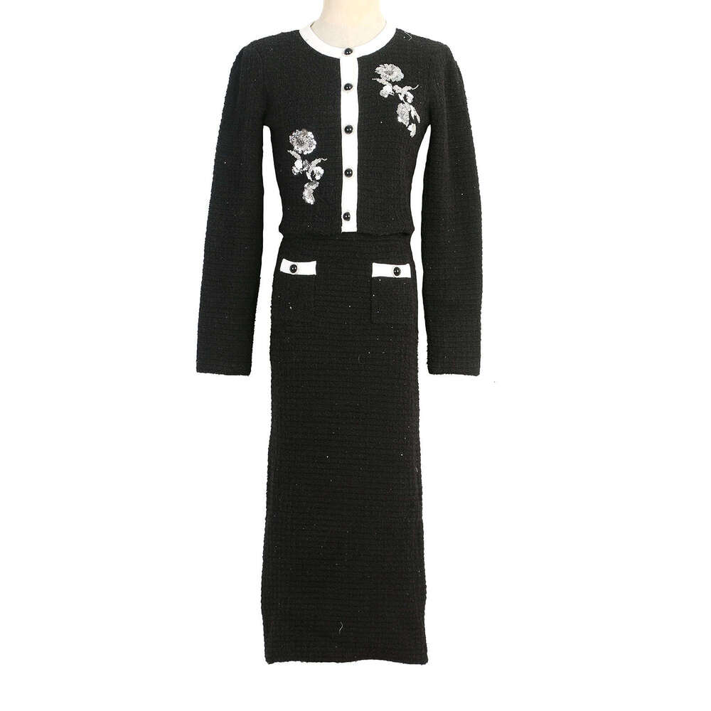 2026 autumn and winter new women's suit dress round neck sequin flower French social knit jacket half skirt women