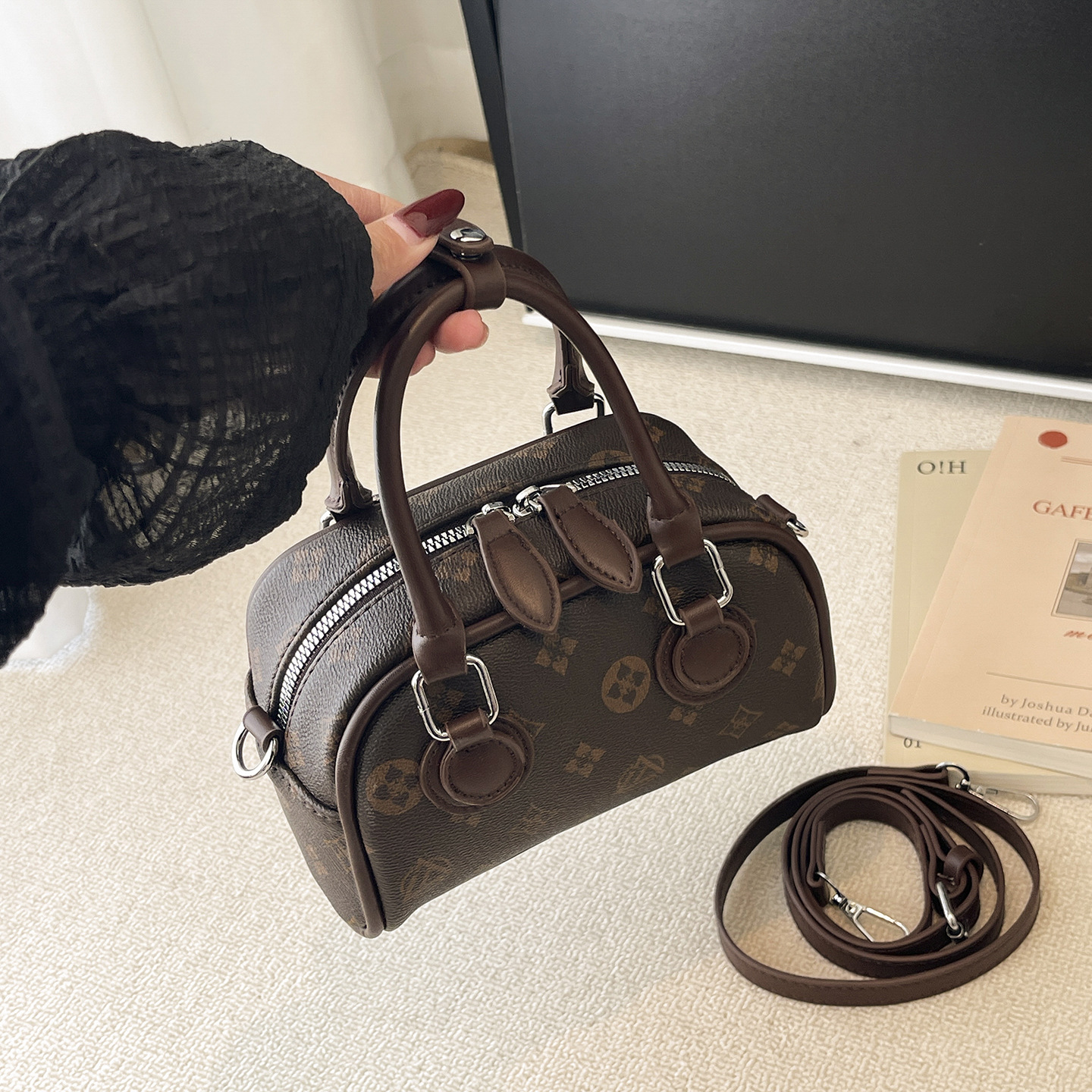 new Free delivery shoulder bag Simple Solid Color Women's Handbag Commuter Shoulder Cross Shoulder Women's Bag