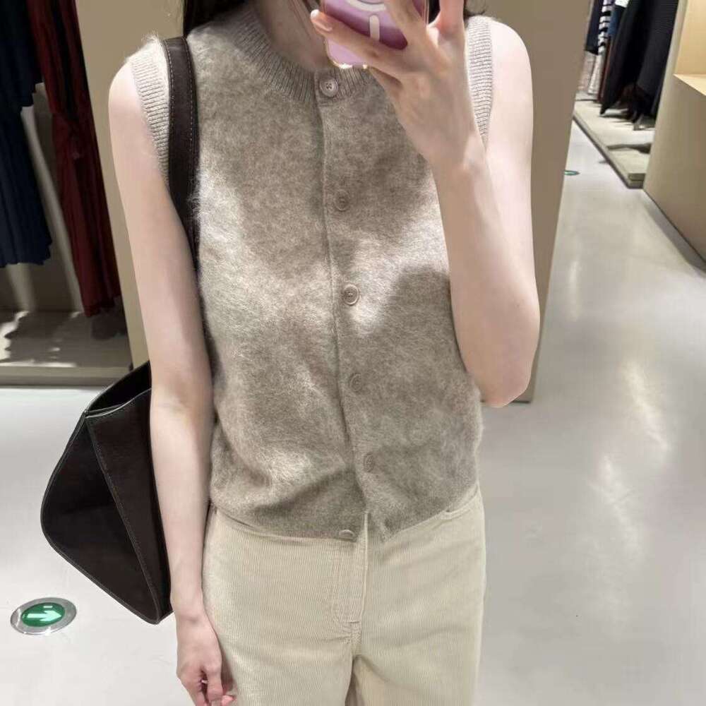 Designer women's round neck long sleeved brushed knitted cardigan women's 2026 autumn coat