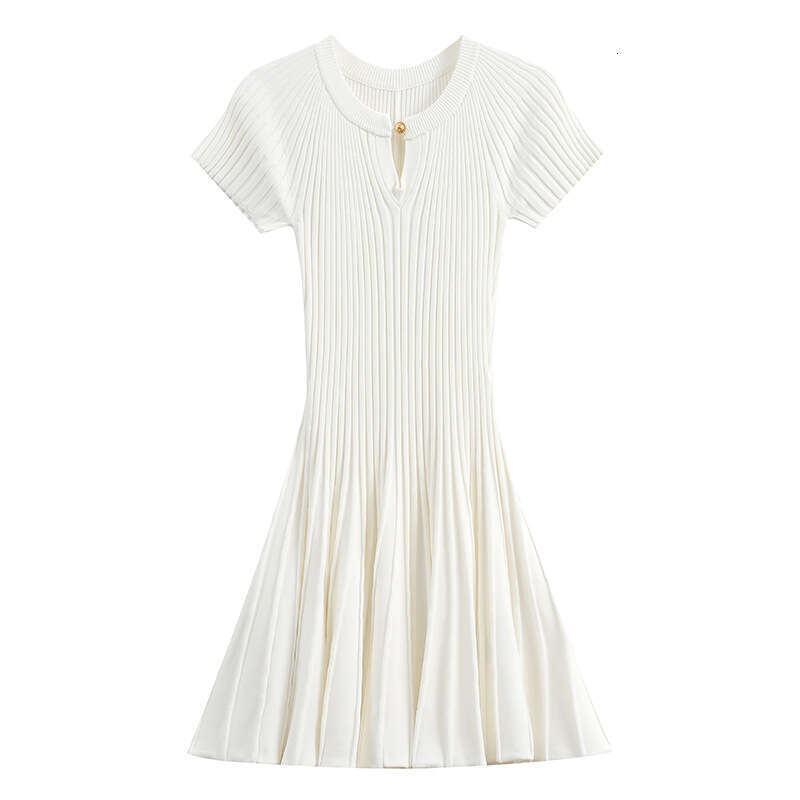 2026 new designer heavy craftsmanship solid color design gold button chest hollow short sleeved knitted pleated skirt