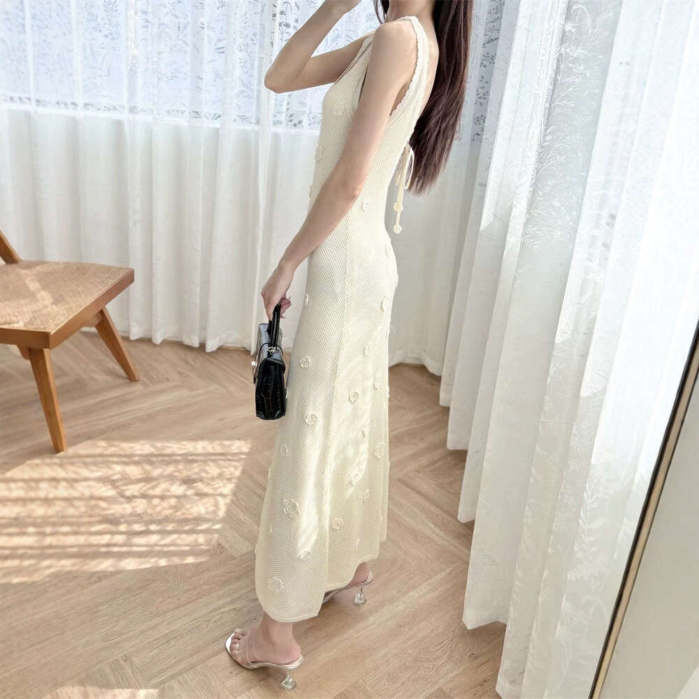 2026 spring/summer French style small fragrance three-dimensional flower crochet hook hollow knitted backless suspender dress for women