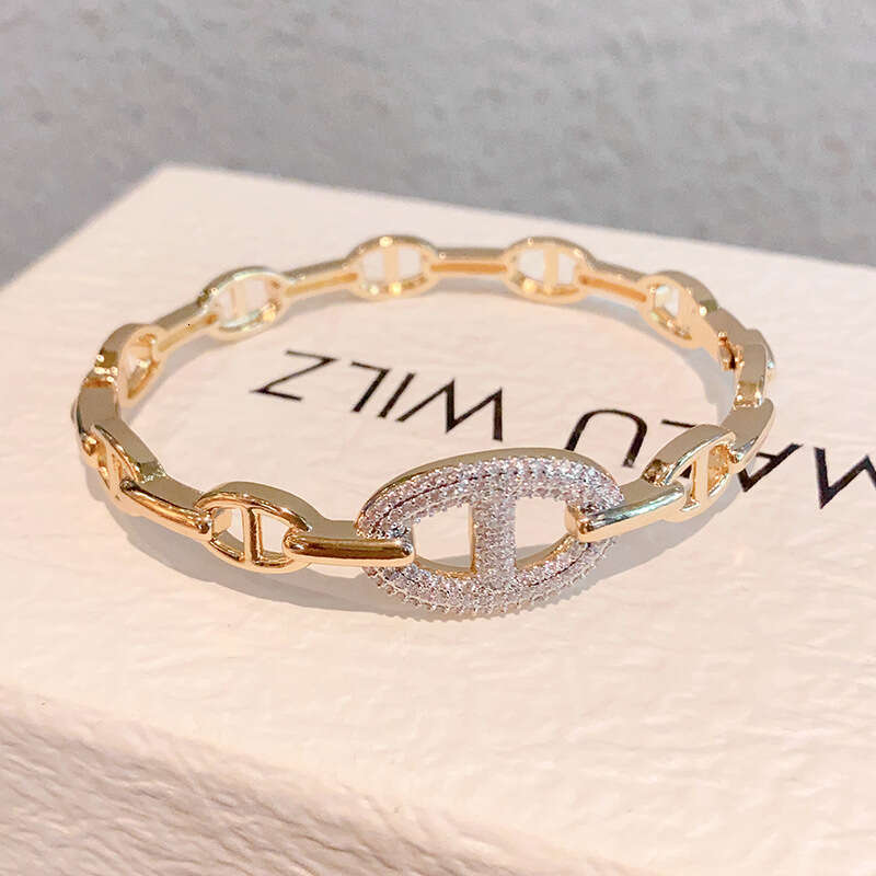 Chinese-Style Pig Nose Slender Waist Bracelet Minimalist Luxury Jewelry Women's Holiday Party Gift