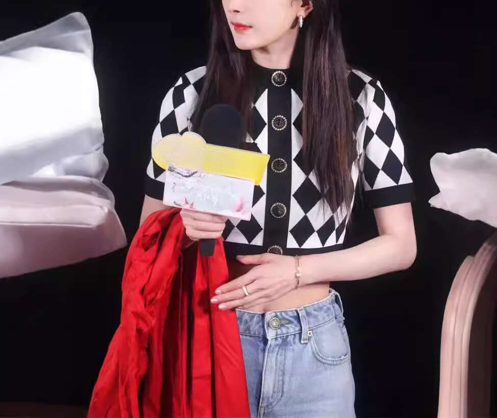 2026 Summer Designer Celebrity Same Style Diamond Knitted Short Top Tight Skirt Set