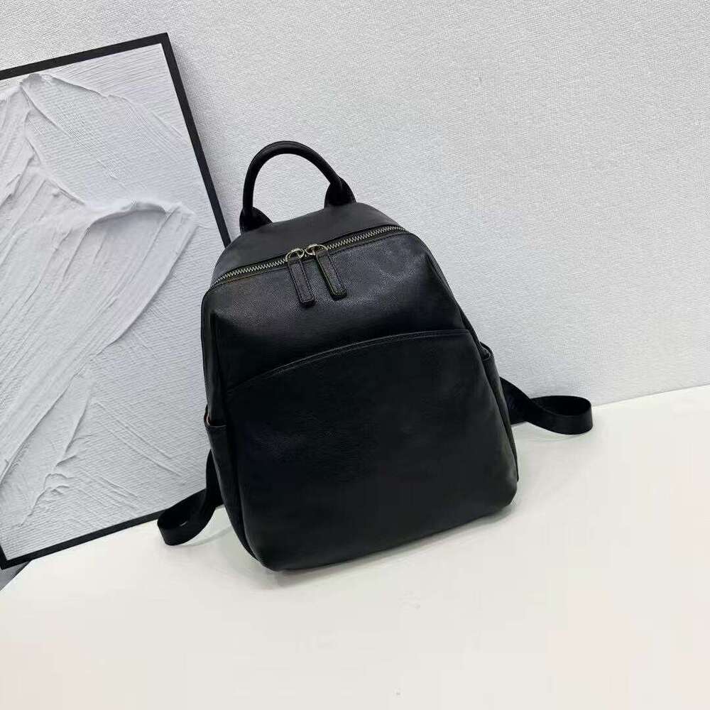 New Original Handmade Vegetable-Tanned Cowhide for Women, Commuting and Travel Bag, Fashionable Ladies' Genuine Leather Small Backpack