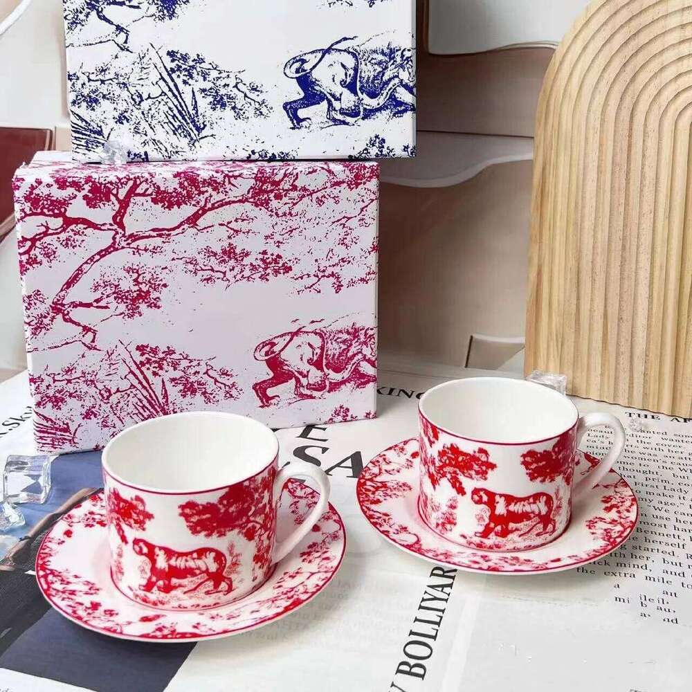 European Luxury Home Bone China and Saucer Afternoon Best Friend Red Gift Coffee Mugs Tea Cup Set 26W0211