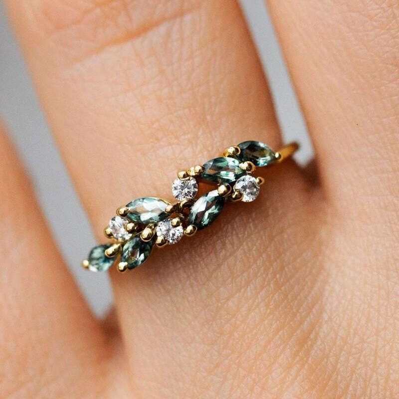 New Women's Ring In Made Of Copper European And American Style With Olive Green Zircon Fashionable Diamond-encrusted Wedding Ring