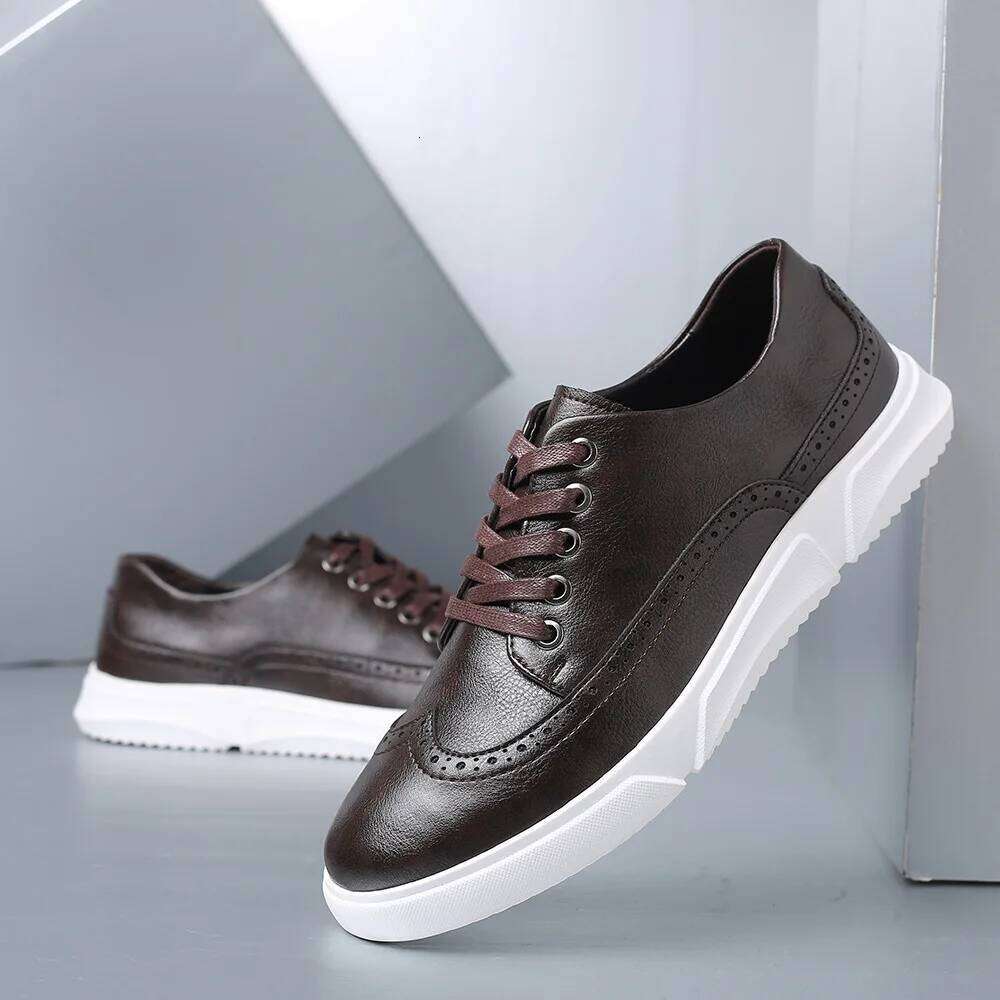 New Men's Brogue Shoes Leather Casual Oxfords Comfortable Breathable Lace Up Retro British Style Plus Size Wide Width Footwear