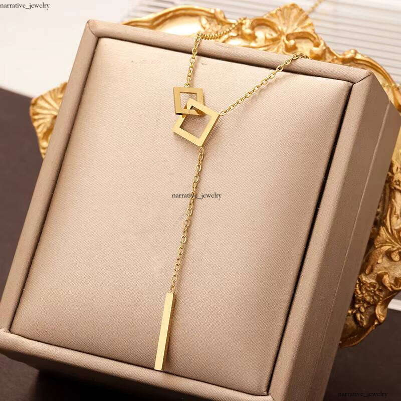 Wholesale Sterling Silver 18k Gold Pearl Shell VVS Moissanite Clover Heart Butterfly Pendant for Women Bowknot Bear Charm Necklace