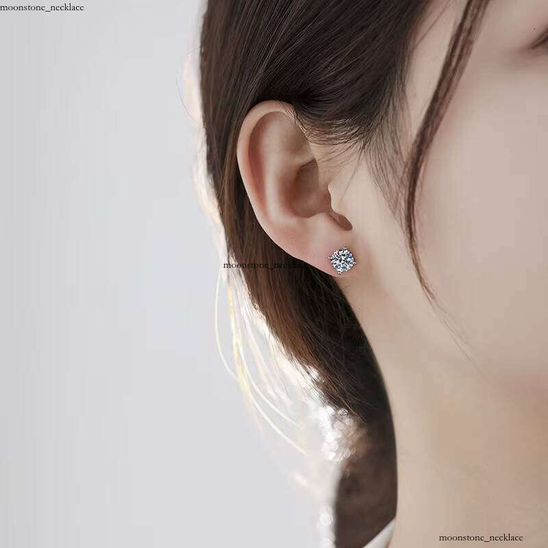 VVS Moissanite Wholesale Price 4-Prong Brilliant Cut Carbon Silicon Stone Earrings for Women and Men VVS D Color 0.5 1 1.5 2 3 4 5 7 CT S925 Silver