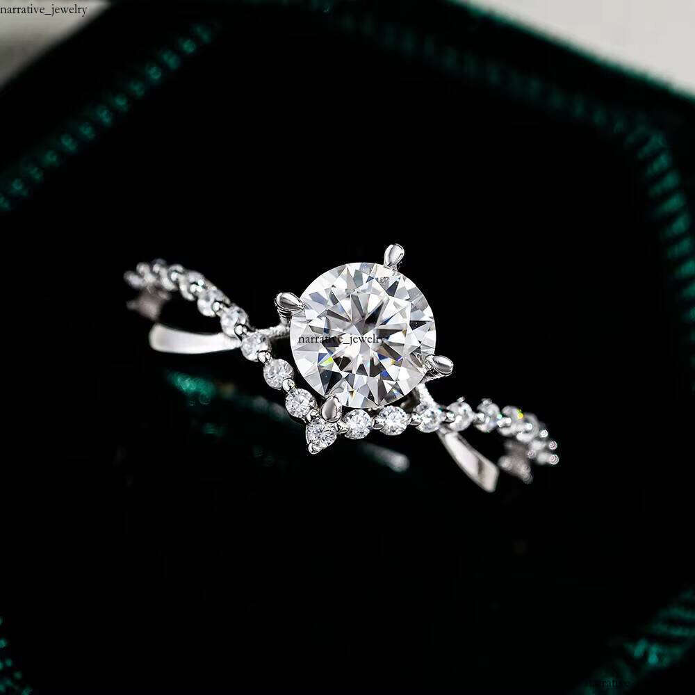 Manufacturer Price Silicon Stone Wedding Ring Halo VVS 0.5ct 1ct Round VVS Moissanite V Design 925 Silver, with Women's Gra Certificate