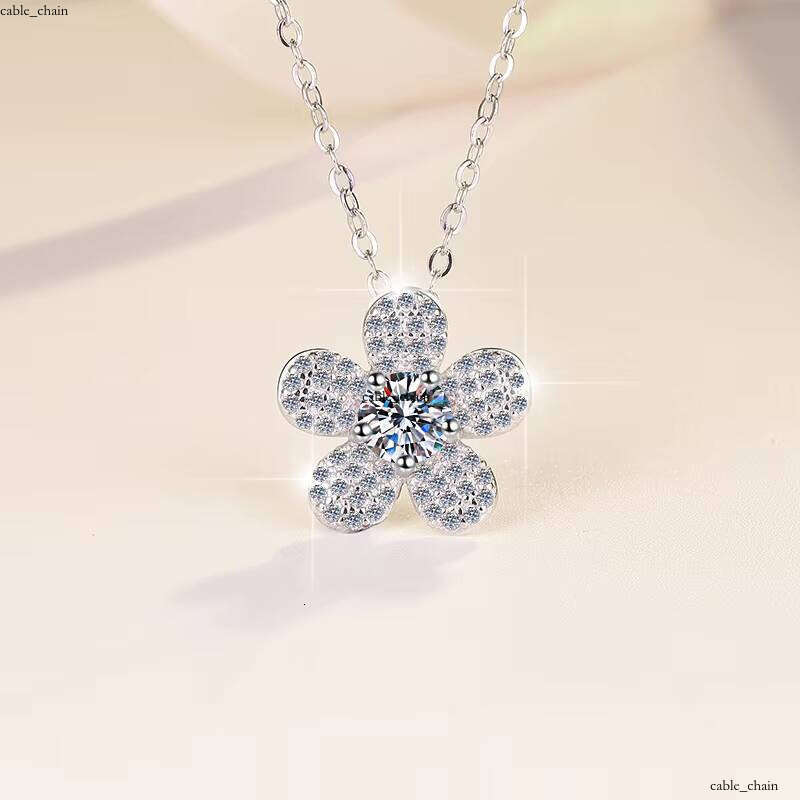 Premium Fashion Simple S925 Sterling Silver Flower-Shaped Diamond Pendant Necklace VVs1 Moissanite Jewelry Holiday Gift