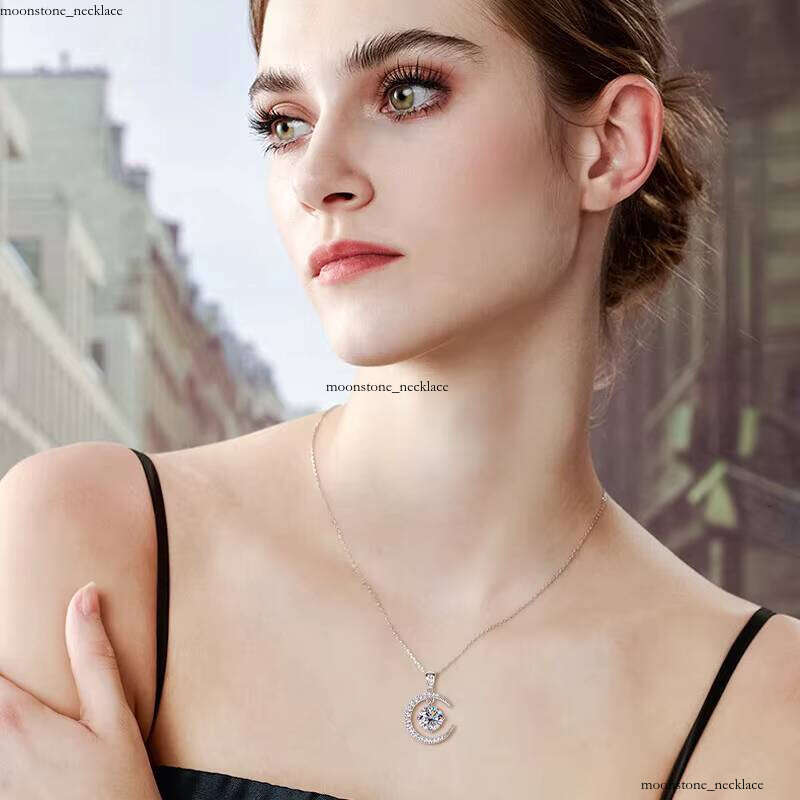 Sterling Silver S925 Cross-Border Fashion Crescent VVS Moissanite Necklace, High-End Women's Design