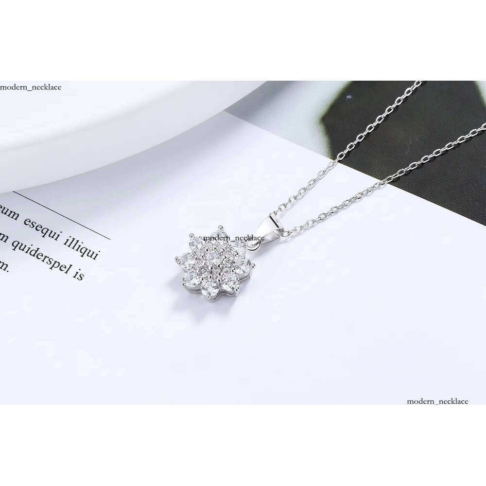 925 Sterling Silver Flower Vibrant Necklace Pendant High-end Fashion