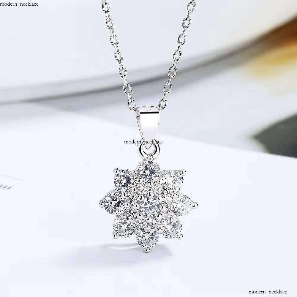 925 Sterling Silver Flower Vibrant Necklace Pendant High-end Fashion