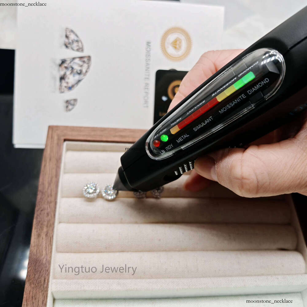 Hip-Hop Moissanite Stud 1ct VVS 925 Sterling Silver Unisex Jewelry Flower Cluster Halo VVS Moissanite Earrings with GRA Certificate