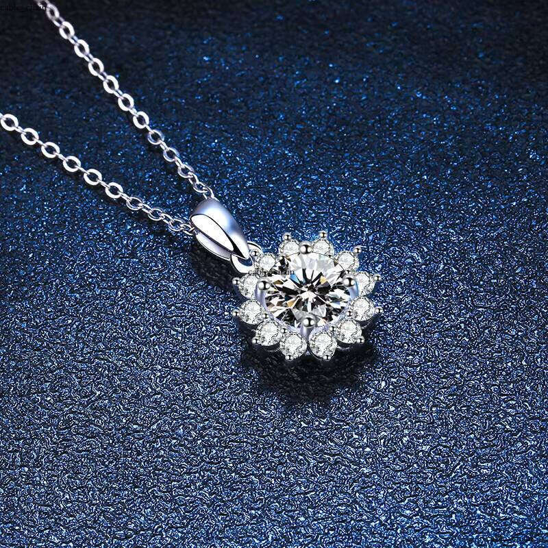 S925 Sterling Silver Necklace Sunflower Full VVS Moissanite Pendant Popular Carbon Silicon Stone 1 CT Factory Wholesale