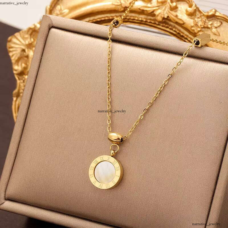 Wholesale Sterling Silver 18k Gold Pearl Shell VVS Moissanite Clover Heart Butterfly Pendant for Women Bowknot Bear Charm Necklace