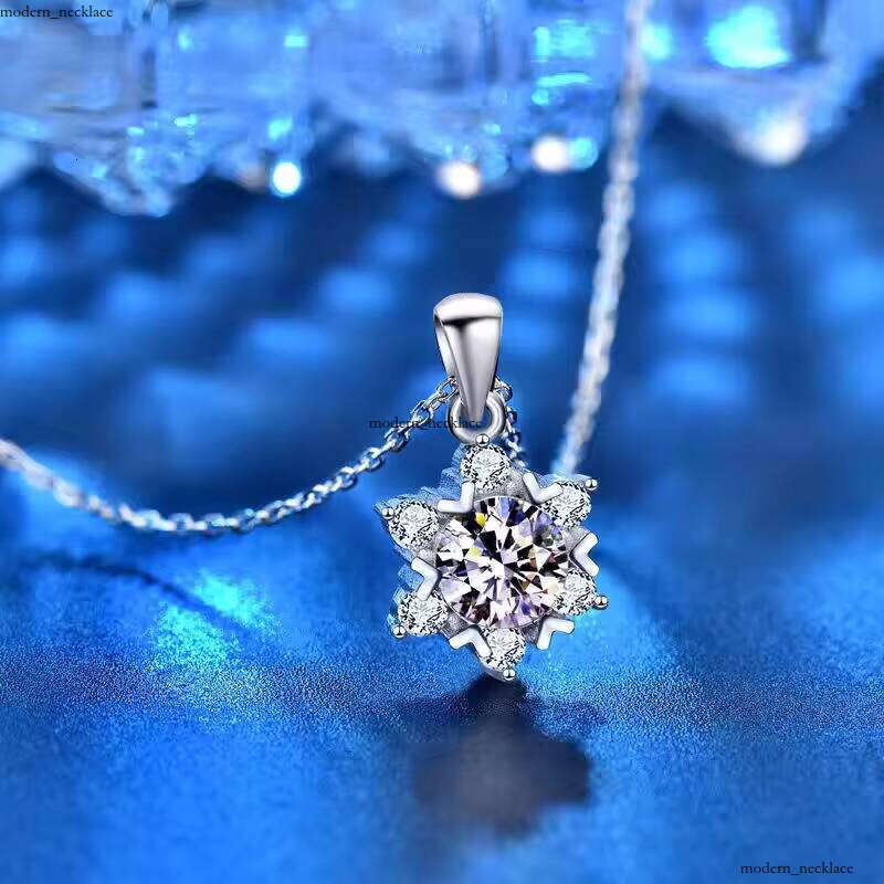 Fine Jewelry 925 Sterling Silver 11mm Round Cut Cacoxenite Christmas Snowflake Pendant Necklace