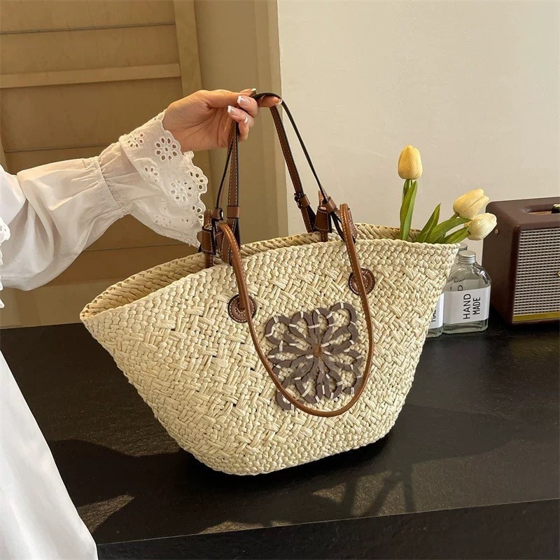 Designer Women's Straw Knitting Basket Tote Large Capacity Geometric Classic Beach Commuting Shopping Handbag