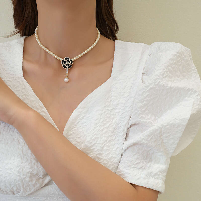 Pearl Necklace Designer Necklace Women Jewelry Camellia Pearl Clavicle Chain Elegant Court Style Flower Necklace For Daily Wear