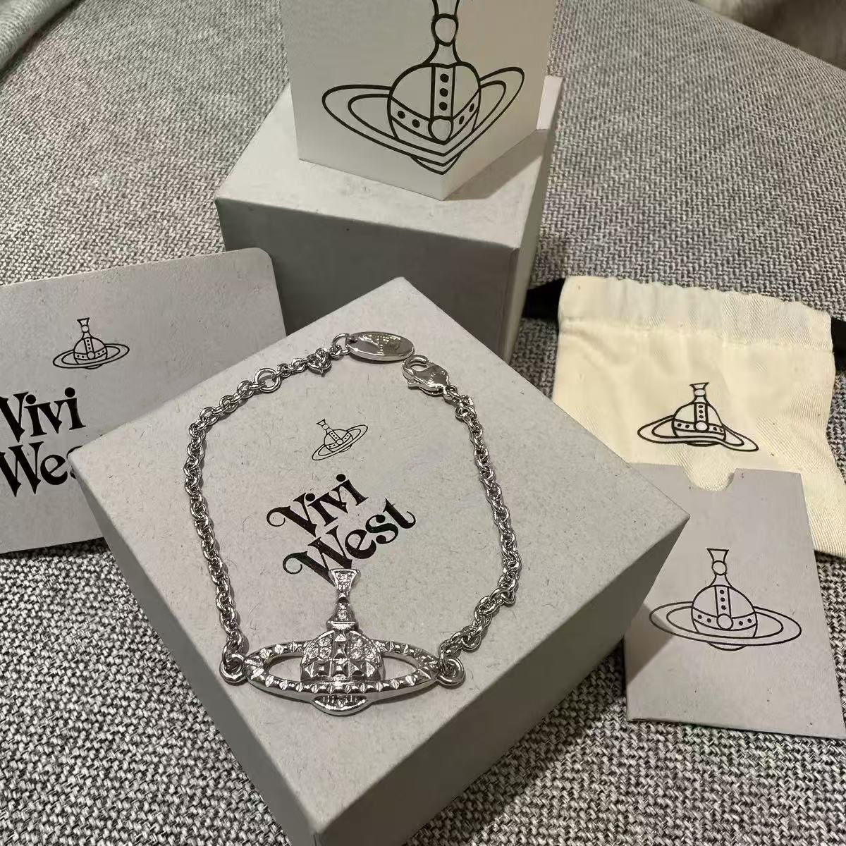 Designer Bracelet Necklace Silver diamond Saturn bracelet necklace Lady's exquisite diamond bracelet Punk-style bracelet Classic Saturn Relief Necklace Bracelet