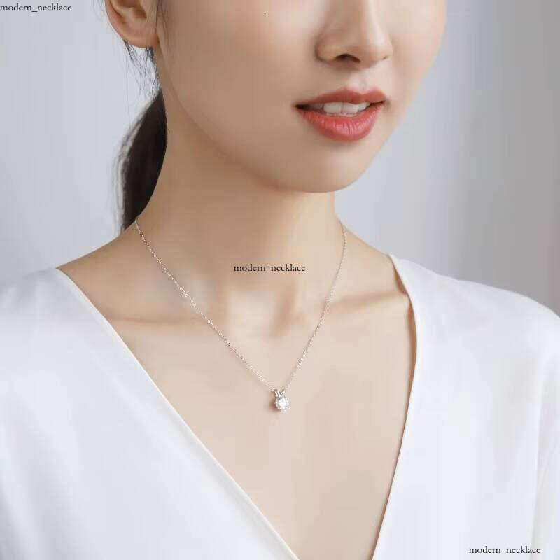 Premium Six-Prong VVS Moissanite Pendant Women's Fashion Simple 925 Silver Jewelry VVS1 Inlaid Stone Necklace