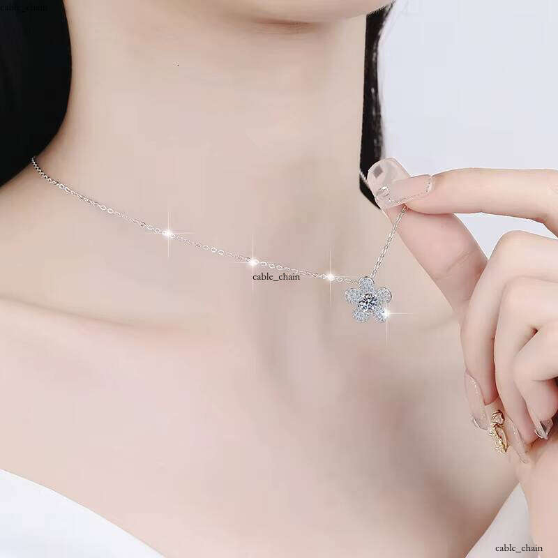 Premium Fashion Simple S925 Sterling Silver Flower-Shaped Diamond Pendant Necklace VVs1 Moissanite Jewelry Holiday Gift