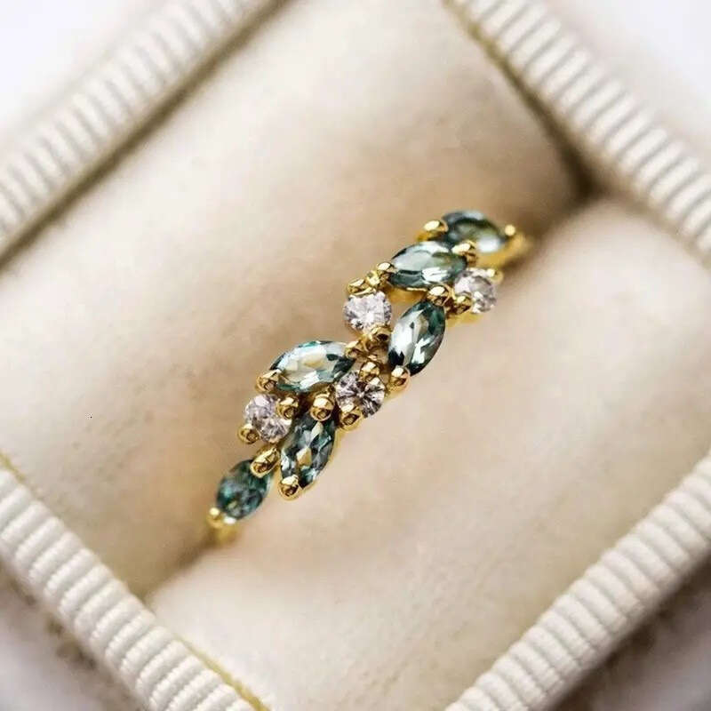 New Women's Ring In Made Of Copper European And American Style With Olive Green Zircon Fashionable Diamond-encrusted Wedding Ring