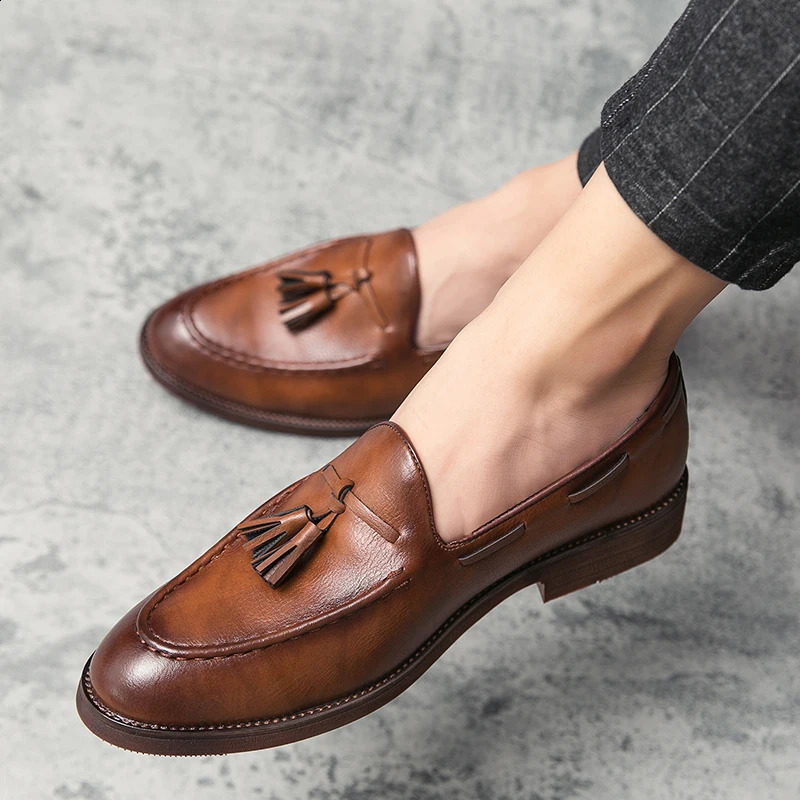 Classic Mens Dress Shoes High Quality Office Leather For Men Tassel Social Casual Business Loafers 260126