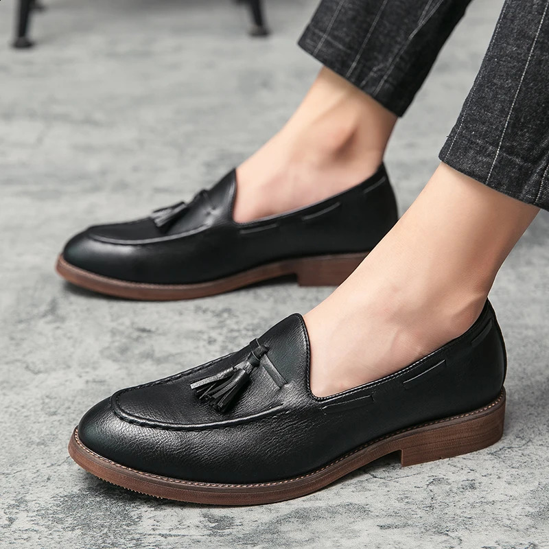Classic Mens Dress Shoes High Quality Office Leather For Men Tassel Social Casual Business Loafers 260126