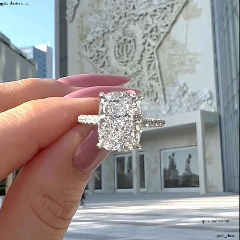 2024 Popular Gorgeous For Women Sparkling Luxury Jewelry 925 Sterling Silver Lagre Cushion Shape 5A Zircon CZ Diamond Elegant Party Female Wedding Rin