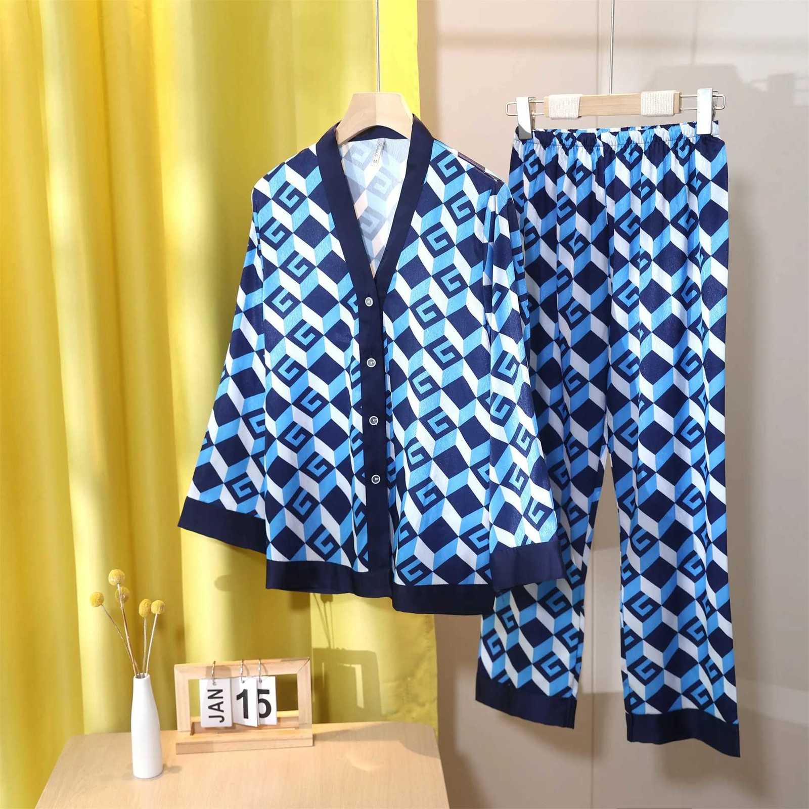 Women's Satin Pajama Set - Elegant Monogram, Contrast Trim, Comfortable Sleepwear for All SeasonsT260212