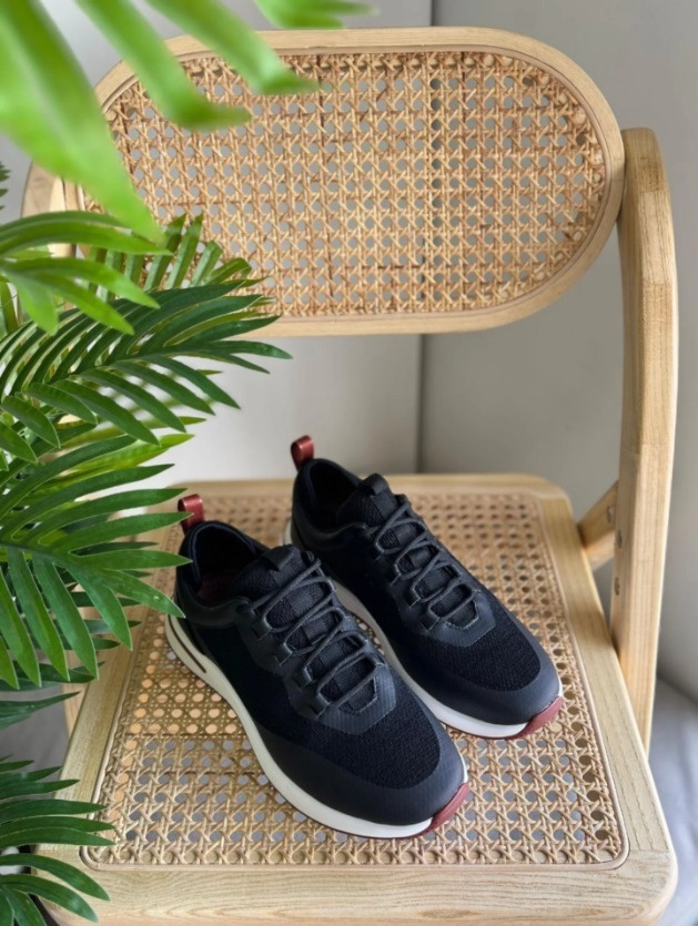 Week End Walk Sneakers Running Shoe In Technical Mesh And Napa leather with an ultra-lightweight rubber sole