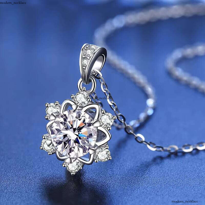 Fashion Jewelry 925 Sterling Silver Snowflake Shape 1 CT VVS Moissanite Pendant Necklace for Women
