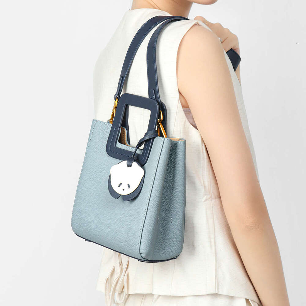 Luxury Shoulder Bags New Women S Handbag Simple High End Niche Design Crossbody Bag Large Capacity SENYY