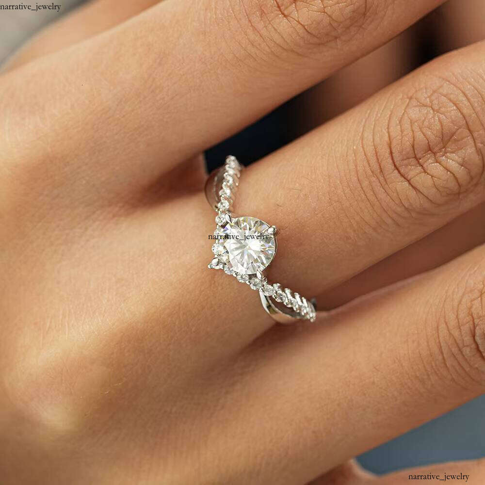 Manufacturer Price Silicon Stone Wedding Ring Halo VVS 0.5ct 1ct Round VVS Moissanite V Design 925 Silver, with Women's Gra Certificate