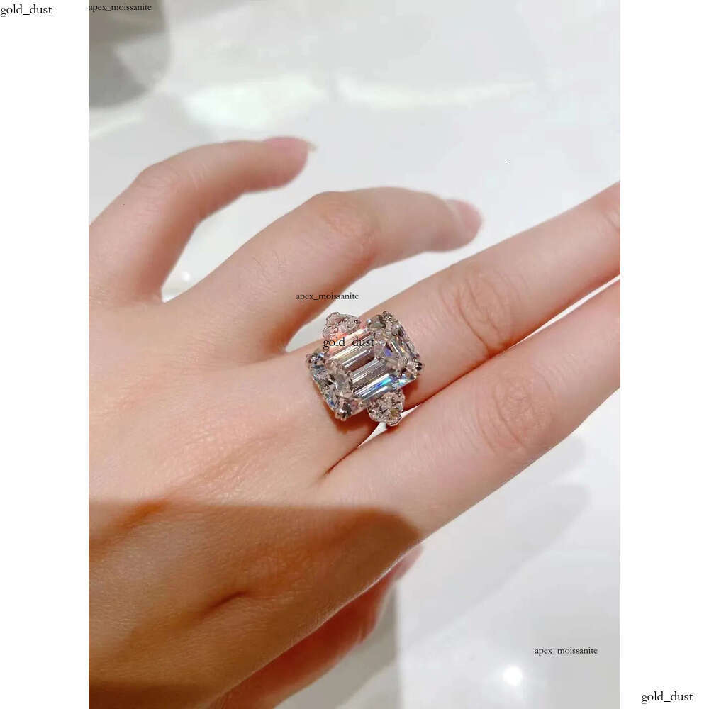 4CT Moissanite Diamond Wedding Rings Luxury Jewelry Stunning Real 100% 925 Sterling Silver Emerald Cut Gemstones Party Eternity Women Bridal Ring For 