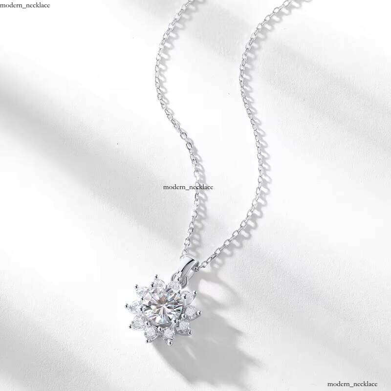 VVS Chalcedony VVS Moissanite Pendant Hot Sale Silver Sunflower Necklace for Women Snowflake Gift 925 Charm