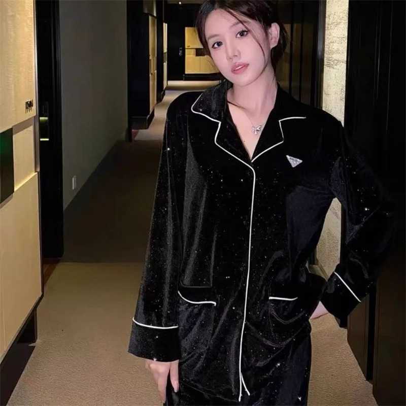 Women's Velvet Pajama Set - Sparkling Glitter, Contrast Piping, Comfortable Loungewear for All SeasonsT260212