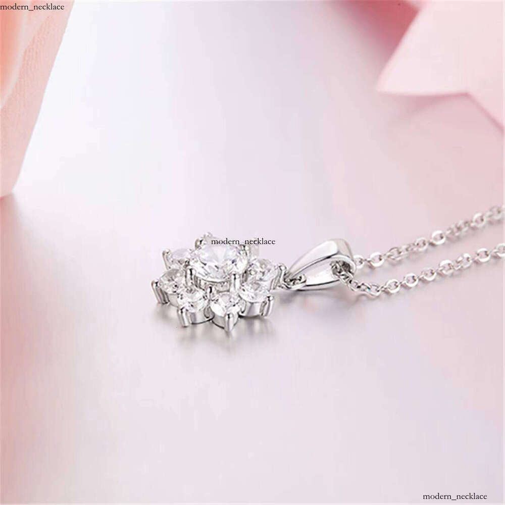 925 Sterling Silver Stunning Flower Pendant VVS Moissanite Diamond Multi-color Optional Birthstone Necklace
