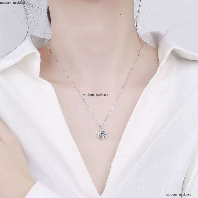 Fashion Jewelry 925 Sterling Silver Snowflake Shape 1 CT VVS Moissanite Pendant Necklace for Women