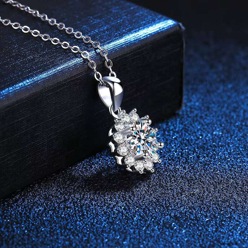 S925 Sterling Silver Necklace Sunflower Full VVS Moissanite Pendant Popular Carbon Silicon Stone 1 CT Factory Wholesale