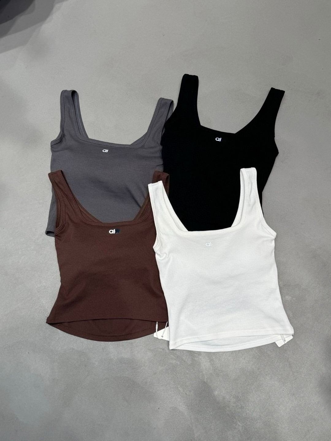 Tanktop Designer Women Luxury Yoga T-shirt Outfit Sports Crop Top Women Yoga Shirt Tees Cew Neck Fintness Short Sleeve Crop Top Workout Summer Top Women Gym T-Shirt